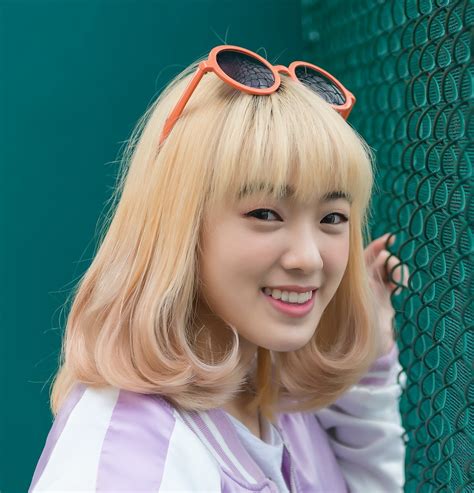 detail gambar model rambut pendek sebahu koleksi nomer