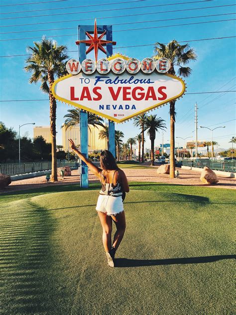 Las Vegas Sign IG: @lifewithmargiem | Las vegas bachelorette party