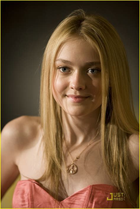 Full Sized Photo of dakota fanning coraline premiere portland 04 ...