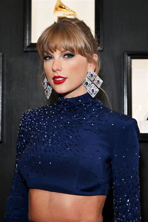 Taylor Swift – GRAMMY Awards 2023 • CelebMafia