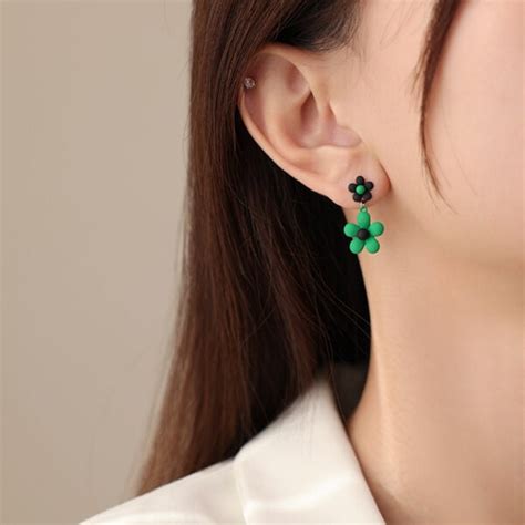 Cute Simple Red Flower Earrings - Kawaii Fashion Shop | Cute Asian ...