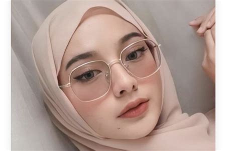 mengenal  model kacamata wanita berhijab  menarik varia katadata