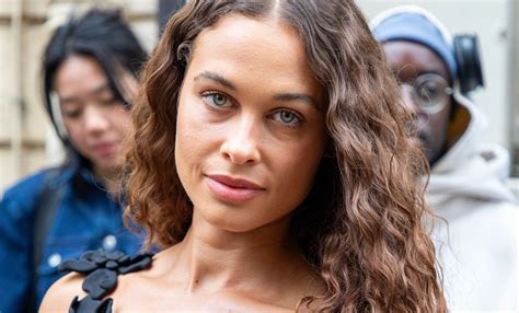 On a testé 3 méthodes pour sentir son parfum plus longtemps. Voici