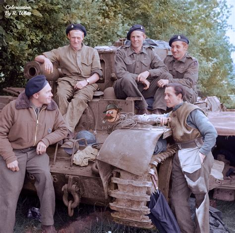 "Desert Rats" tank crew with their Cromwell Mark VI tank, British 7th ...