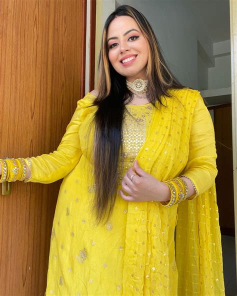 🌺Shambhavi शाम्भवी Sharma 🌺 | Coz I feel the most beautiful and myself