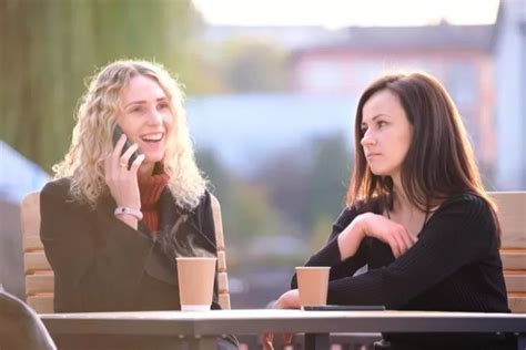 simak  perilaku  diam diam menyimpan dendam