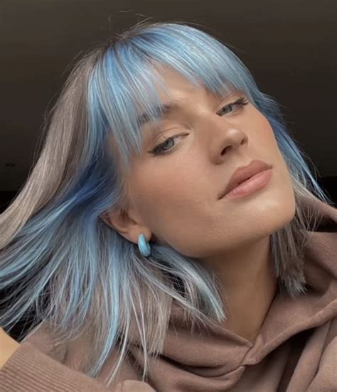 two color hair looks | Split dyed hair, Hair color streaks, Edgy hair