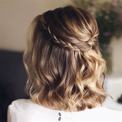 Master the latest wedding upstyles for short hair in five minutes 13