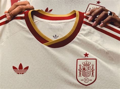 spanyol luncurkan kostum tandang piala dunia  liga olahraga