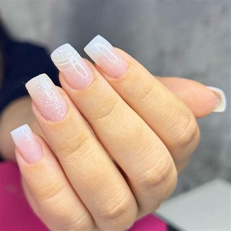 Unhas Claras Elegantes - Unhas Claras e Delicadas: Dicas para ter unhas belas e elegantes