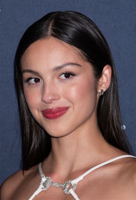 olivia rodrigo   straight hairstyles olivia beautiful aged women