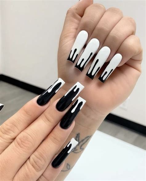 The coolest black and white nail designs according to instagram – Artofit