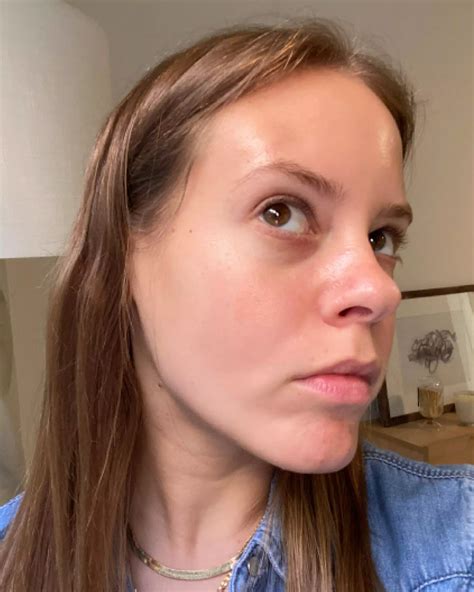 Solawave Review 2026: Does The Red Light Skincare Wand Work?