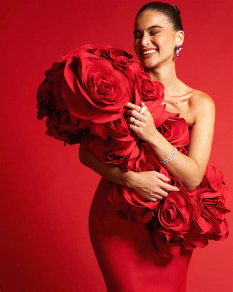 Anne Curtis Is a Stunning Lady in Red at the ABS-CBN Ball 2025 | Preview.ph