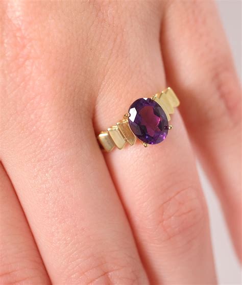 Lot - 10k Yellow Gold & Amethyst Ring