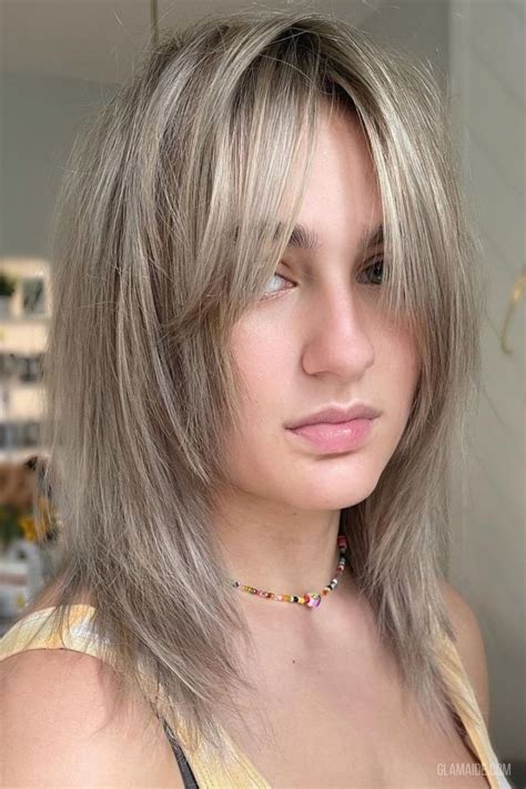 25+ Best Fluffy Wolf Cut Ideas [With Pictures!]