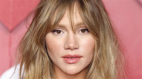 Suki Waterhouse Has The Best Flawless Make-Up Trick | British Vogue
