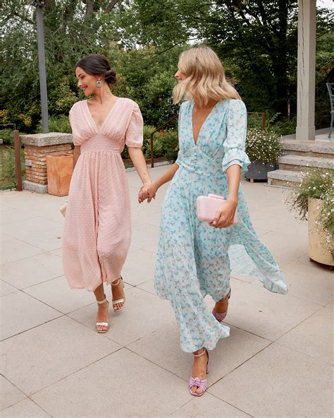 7 IDEAS DE VESTIDOS FLORALES PARA INVITADAS DE BODA - La Quinta de