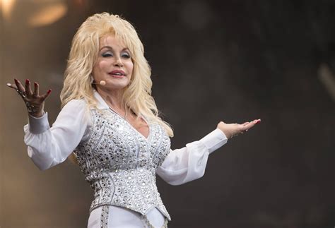 Playboy bi da im Dolly Parton pozira za rođendan - Planet.hr