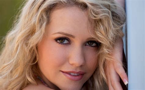 mia malkova  uludag sozluk galeri