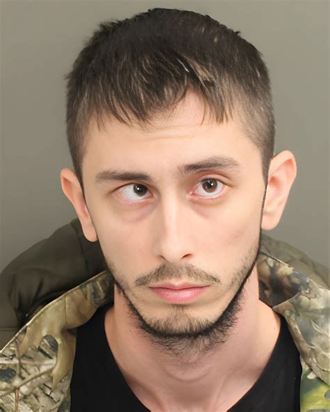 Mugshots Orlando | 26-year-old OSCAR HERNANDEZ was booked on 11/24/24