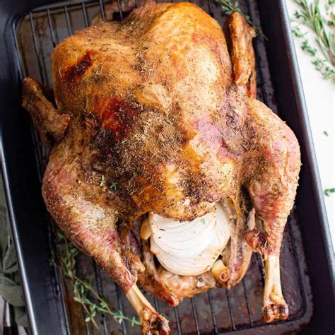 Simple Juicy Thanksgiving Turkey Recipe | YellowBlissRoad.com