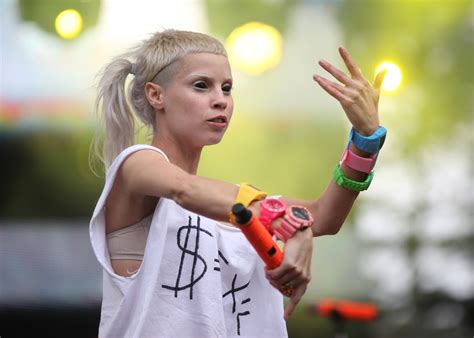 Yolandi Boobs