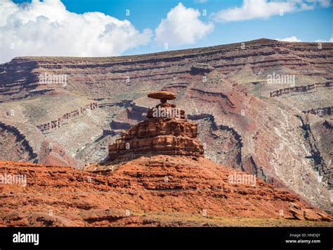 Rock formation Mexican Hat, Mexican Hat, Utah, USA Stock Photo - Alamy