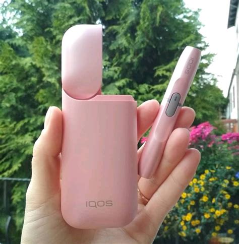 Nová limitovaná edice IQOS Pink a Blue uvedena na MMF Karlovy Vary ...