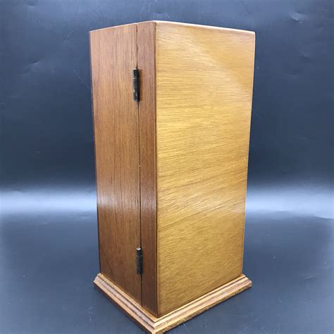 Quality Wooden Cased ‘Somerset’ Crystal Decanter - Keepsakes