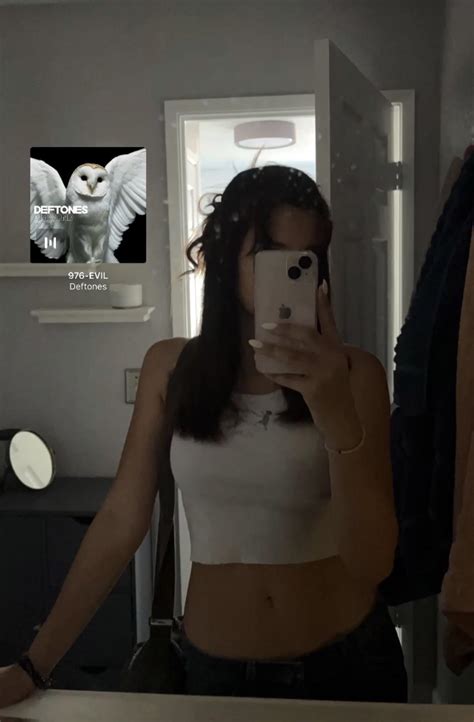 Mirror Selfie : r/croptopgirls