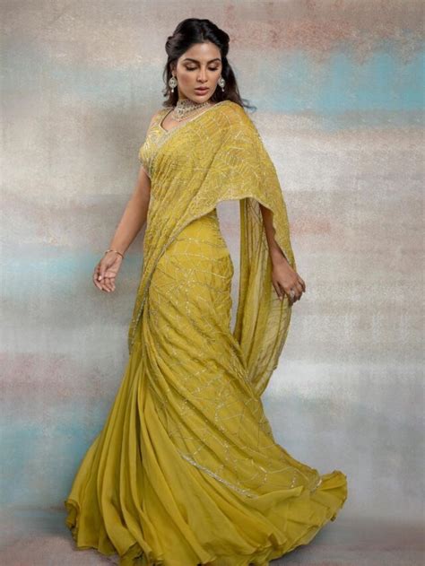 Samyuktha Menon Looks Breathtaking In These Sarees