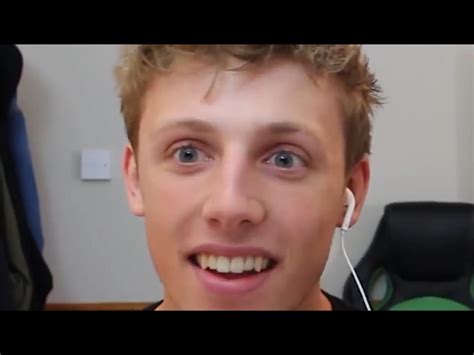 You can tell he does lines : r/W2S