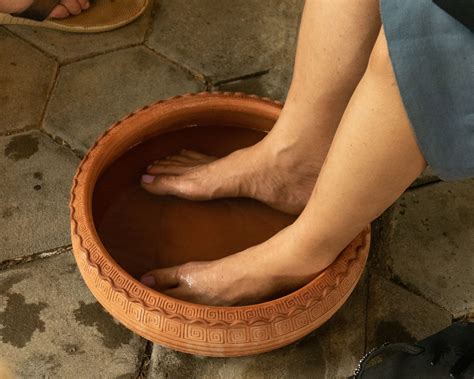 Achieving Beautiful Feet At Home: The DIY Foot Cracking Secrets