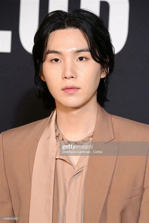 Шуга из BTS на показе Valentino в Париже - YesAsia.ru