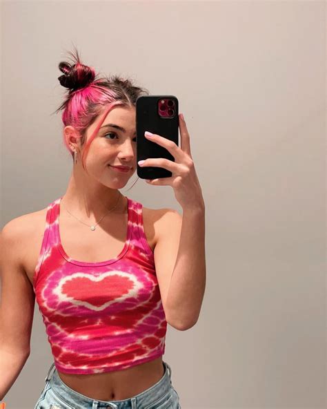 CHARLI D’AMELIO – Instagram Photos 11/17/2020