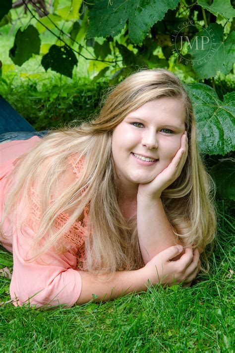 Jacob Maes Photography - Sneak peeks of Emily Hill • Class of 2018