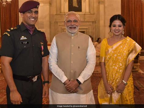 ms dhoni receives padma bhushan award  president ram nath kovind