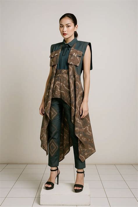 ethnic woman wear batik kombinasi rompi wanita busana batik