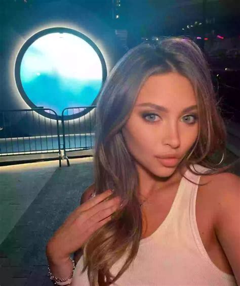 Woman who went viral for flashing New York to Dublin portal has done it