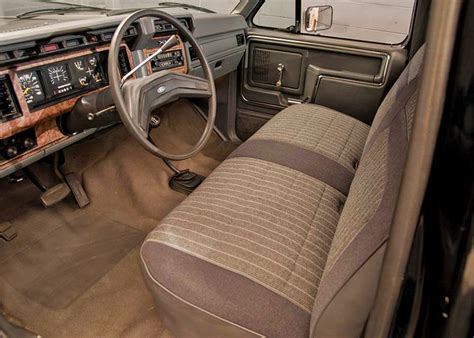 1985 Ford F150 4x4 Interior