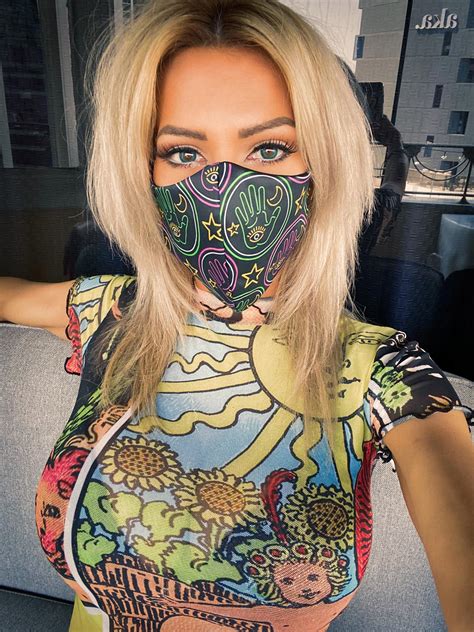 How to Style a Face Mask to Look Fashionable – Home in Canada