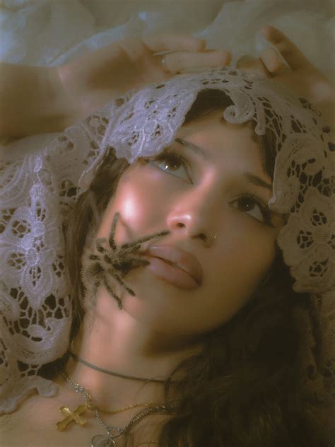 Almondmilkhunni | i know a lot of things… 📷: @lookateu creative