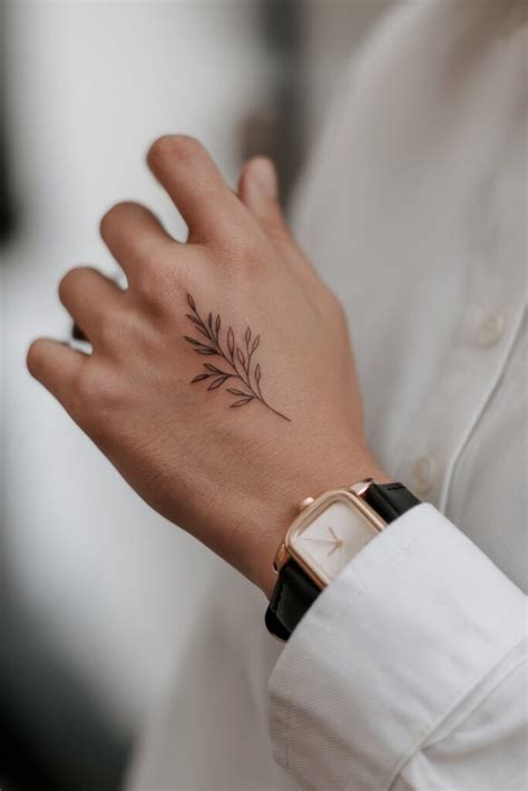 22 Stunning Hand Tattoo Design Ideas to Inspire Your Next Ink – Skin ...