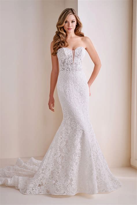 Bridal | Lace & Veil Bridal Boutique