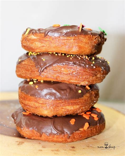 Easy Canned Biscuit Donuts - MomSkoop