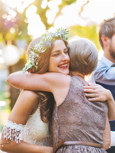 Abito mamma della sposa: cosa prevede il galateo?