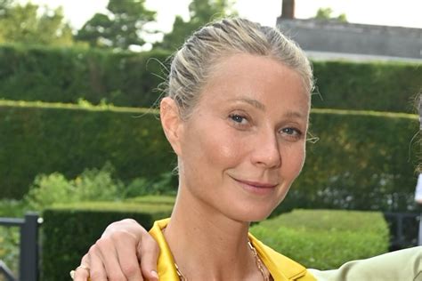 Gwyneth Paltrow Toasts Her 50th Birthday in Robe & Slippers in Italy – Footwear News