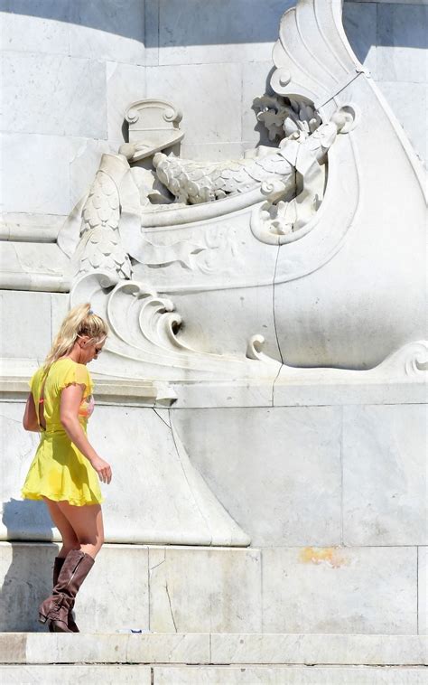 Britney Spears - Out in London 08/03/2018 • CelebMafia