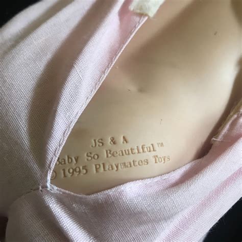 1995 JS&A Playmates Toys Vintage BABY SO BEAUTIFUL Auburn Hair Green